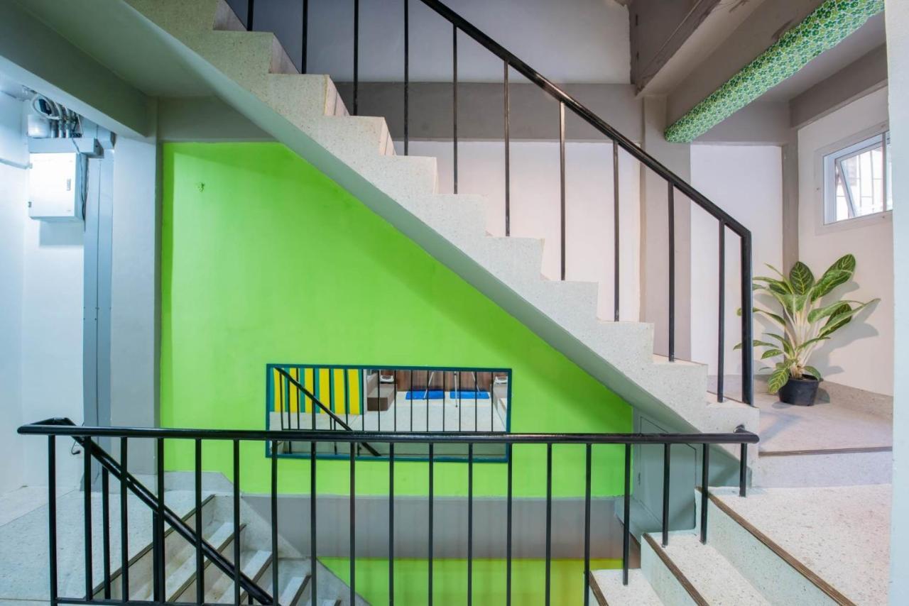 Elixir Hostel Bangkok Exterior photo